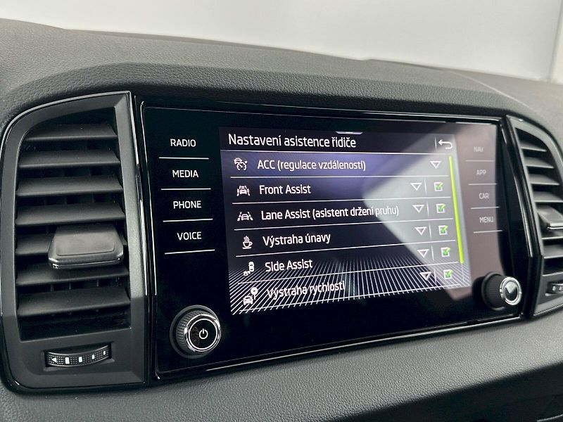 Škoda Karoq (2025) DSG 2.0TDI 110kW 4x4 SportLine - fotka 14 z 35