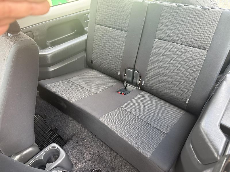 Suzuki Jimny 1,3i 4x4 63kW Tažné - fotka 14 z 21