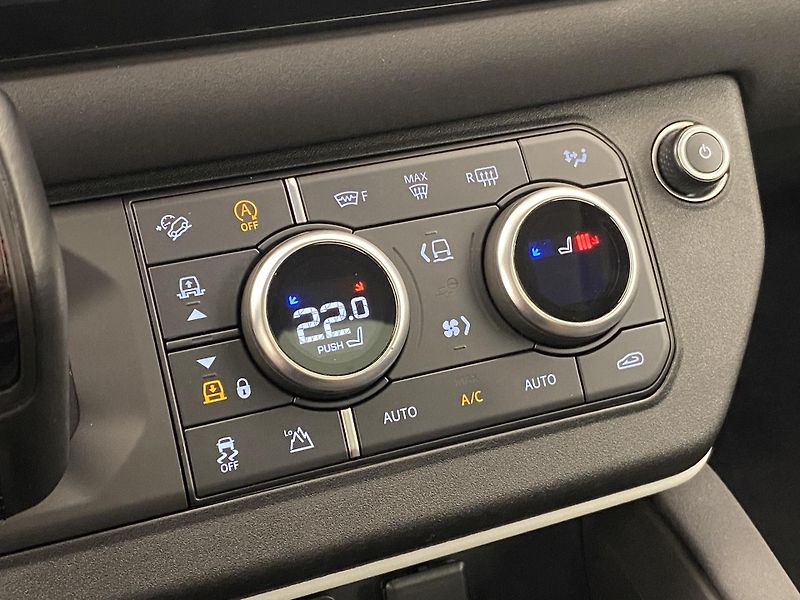 Land Rover Defender 130 D300 SE AWD AUT CZ 8míst - fotka 28 z 54
