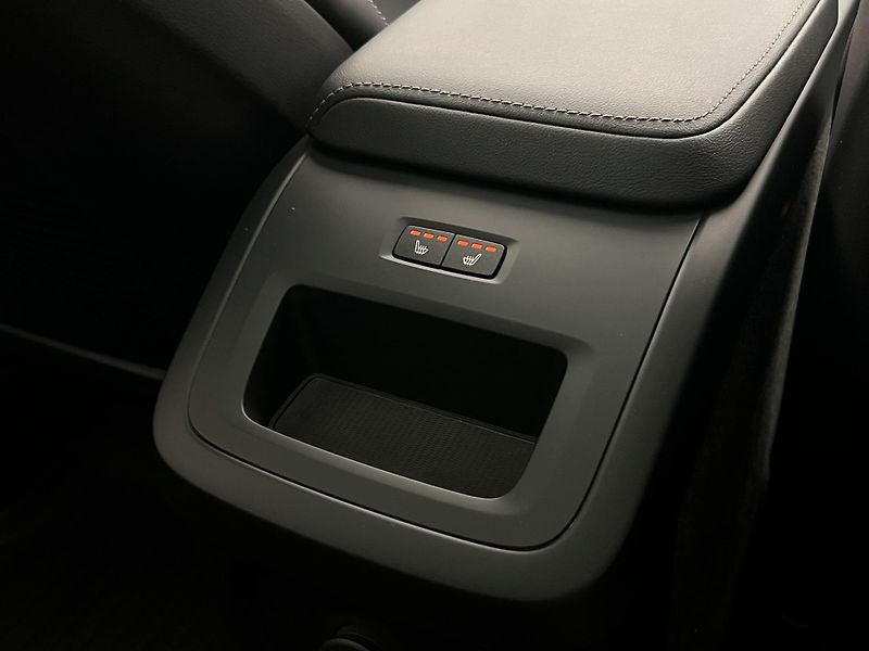Volvo XC60 T6 AWD DARK PLUS CZ 1. maj. - fotka 22 z 49