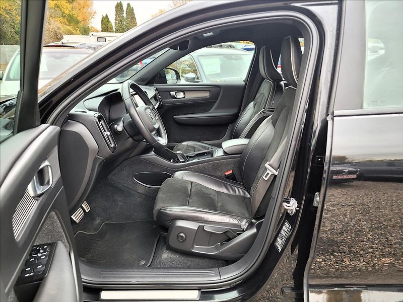 Volvo XC40 0,0 twin plus 300kw 78kWH 4x4 - fotka 9 z 49