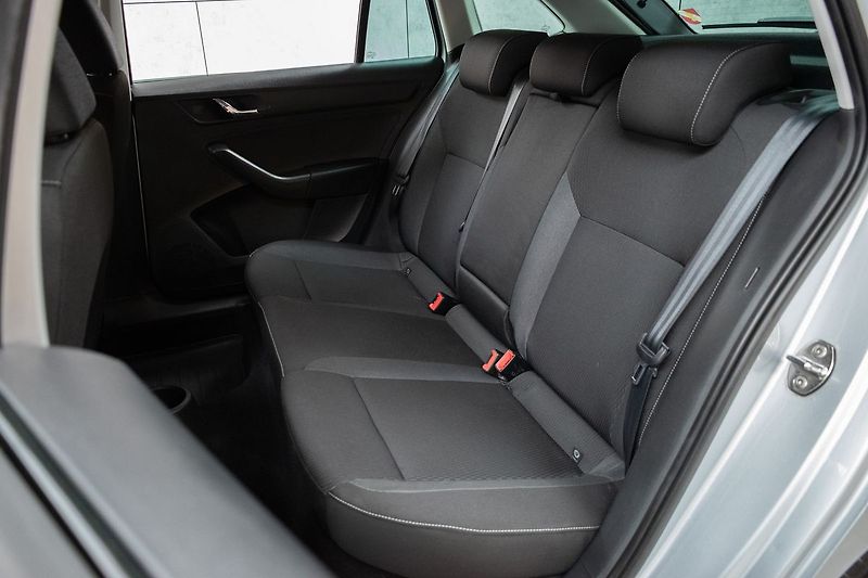 Škoda Rapid 1.2 TSI 63kW*2xKOLA*AUT.KLIMA* - fotka 12 z 31