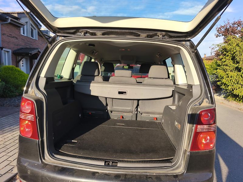 Volkswagen Touran (2008) 2.0 TDI-AUTOMAT.PŘEVODOVKA MÁ  - fotka 11 z 11