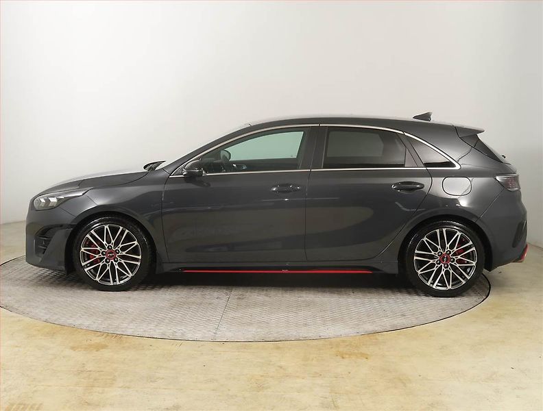 Kia Ceed (2024) 1.6 T-GDI GT - fotka 3 z 27
