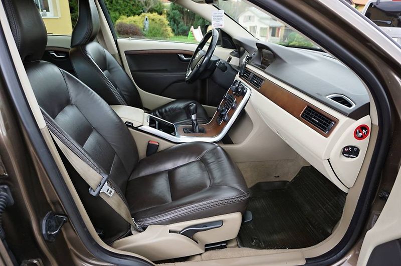 Volvo XC70 (2011) SUMMUM 2,4 D5 158 kW - fotka 16 z 47