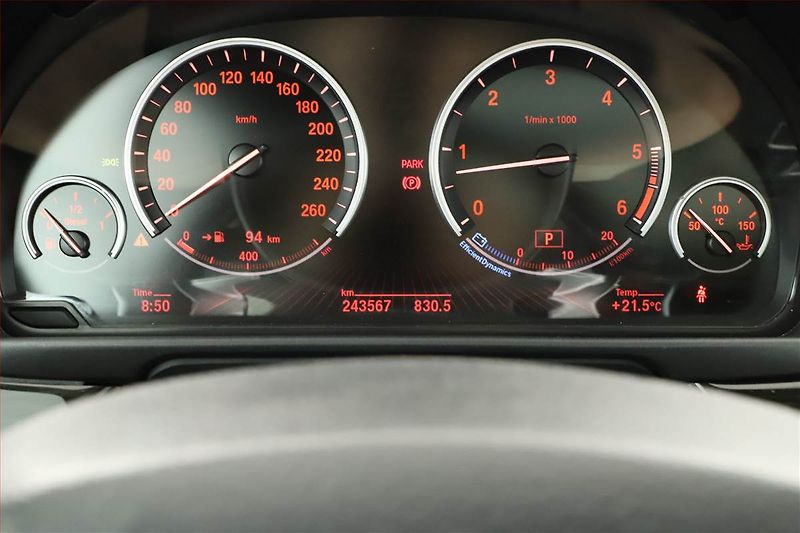 BMW Řada 5 (2012) 530d xDrive, 4X4, Automat - fotka 17 z 20