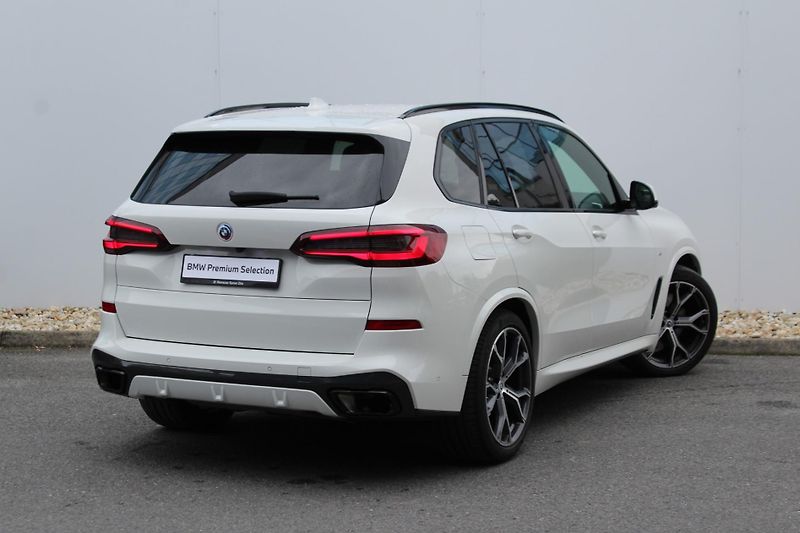 BMW X5 xDrive30d - fotka 2 z 28