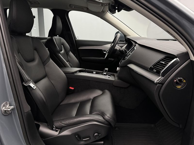 Volvo XC90 B5 AWD PLUS BRIGHT AUT CZ - fotka 28 z 53