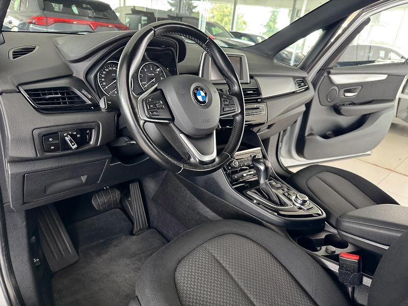 BMW Řada 2 218d 110kW*AT8*LED*Navi*PDC - fotka 13 z 31
