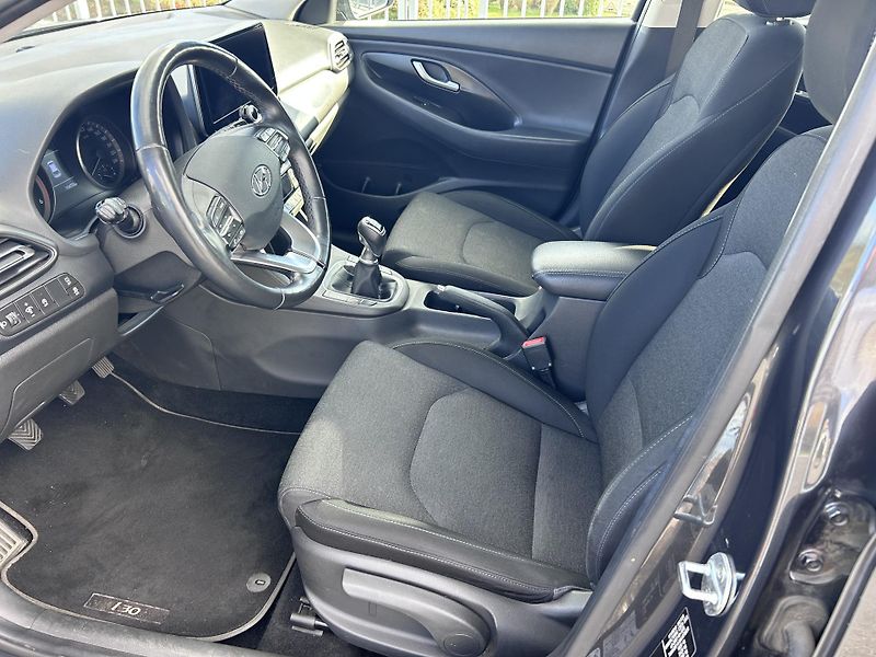 Hyundai i30 Kombi 1.6 CRDi - fotka 18 z 33
