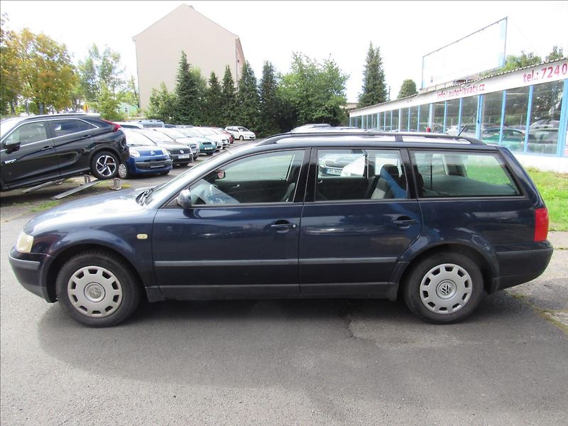Volkswagen Passat 1,6 i 74kW Combi - fotka 7 z 24