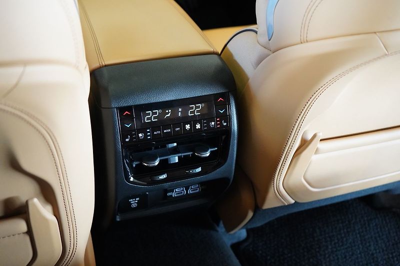 Jeep Grand Cherokee - fotka 27 z 55