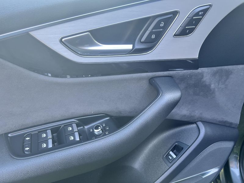 Audi Q7 3.0TDI 200KW,S-LINE,VZDUCH,TZ - fotka 36 z 52