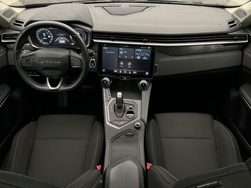 Lynk & Co 01 PHEV AUT  - fotka 2 z 54