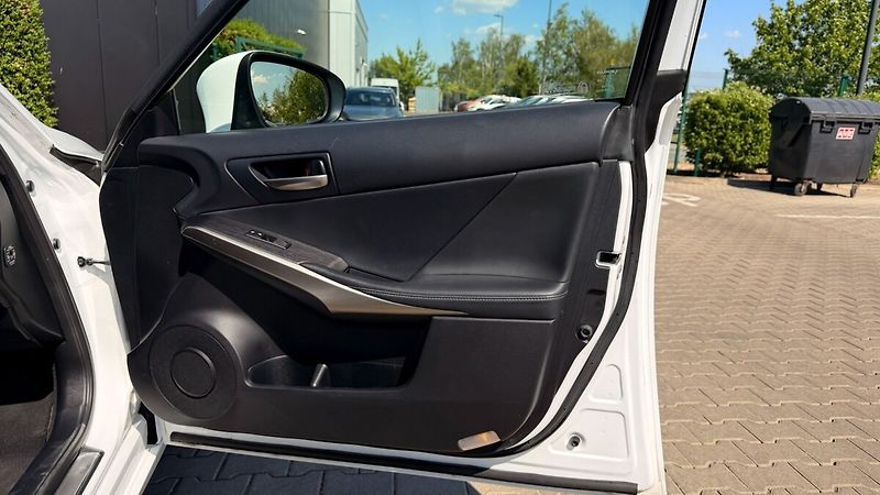 Lexus IS 300h 300H 2,5 F SPORT PLUS - fotka 12 z 26