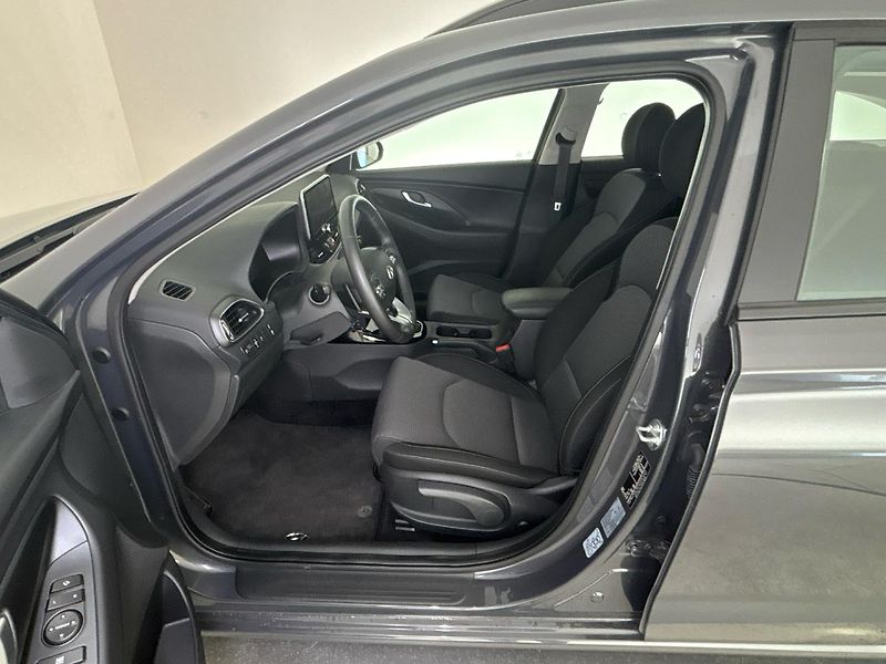 Hyundai i30 Smart DCT - fotka 7 z 27