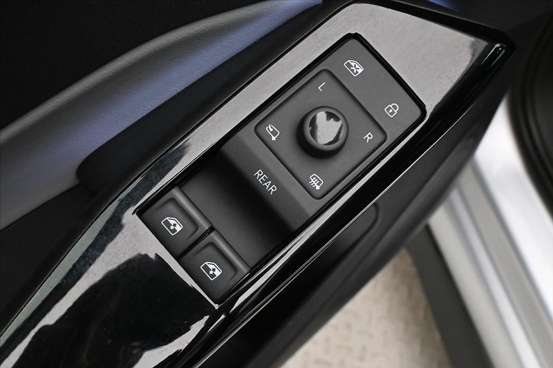 Volkswagen ID.3 Pro Business 150kW 58kWh SOH-8 - fotka 24 z 28