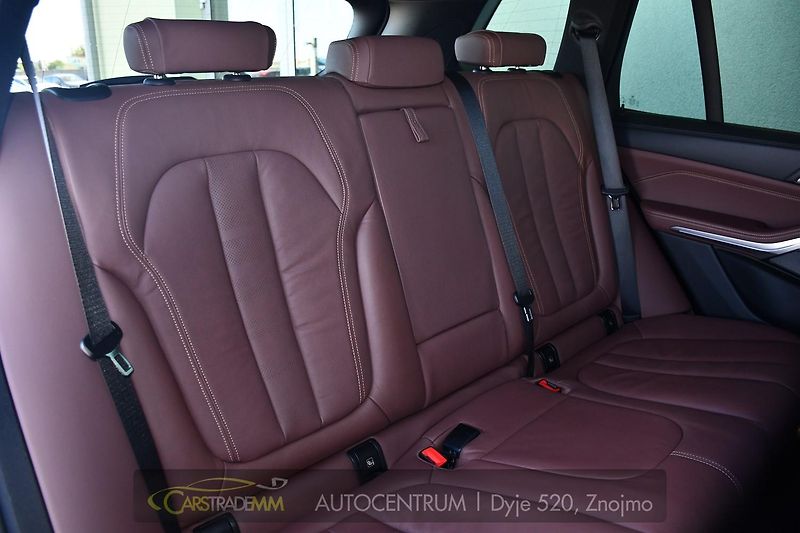 BMW X5 M50D LASER H/K HEAD-UP  - fotka 19 z 67