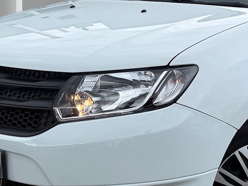 Dacia Logan (2016) 1,2i 54 kW Ambiente 1. maj. - fotka 9 z 24