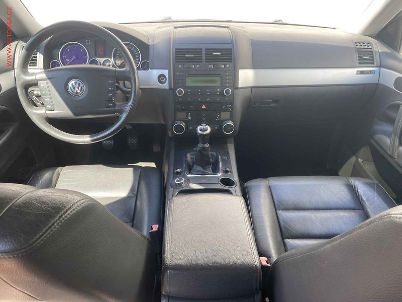 Volkswagen Touareg (2003) 2.5 TDi 4x4 R5, Šíbr, kůže - fotka 8 z 17