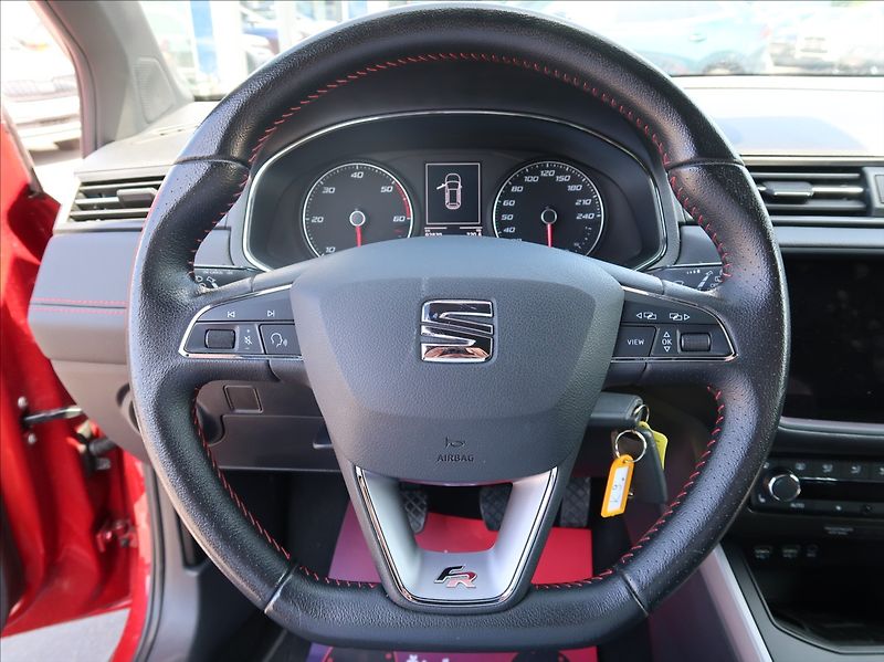 Seat Arona 1,6 TDI,85kW,FR,navi,aut.klima - fotka 20 z 28