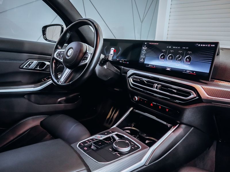 BMW Řada 3 320d xDrive Touring M-Paket - fotka 19 z 29