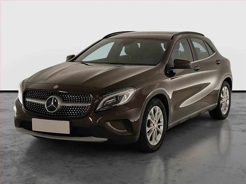 Mercedes-Benz GLA (2014) 220 CDI 4MATIC, 4X4 - fotka 2 z 24