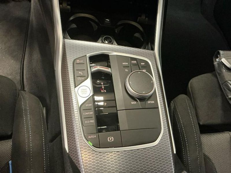 BMW Řada 3 330i xDrive Touring - fotka 9 z 11