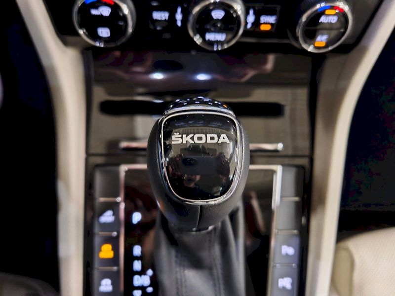 Škoda Superb (2024) iV 1.4 TSI 160 kW DSG L&K - fotka 18 z 30