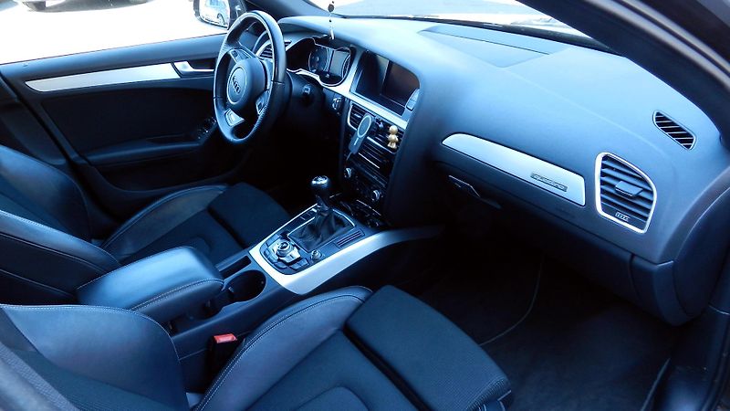 Audi A4 2.0 TDi 110 kW QUATTRO S-LINE - fotka 8 z 17