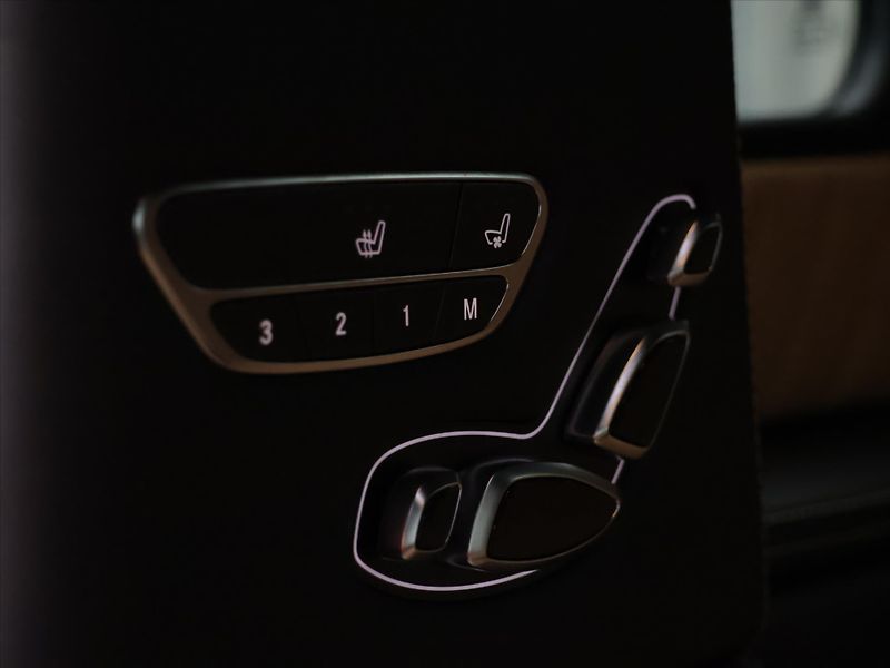 Mercedes-Benz Třídy G 6,0 650 Maybach Landaulet AMG - fotka 27 z 97