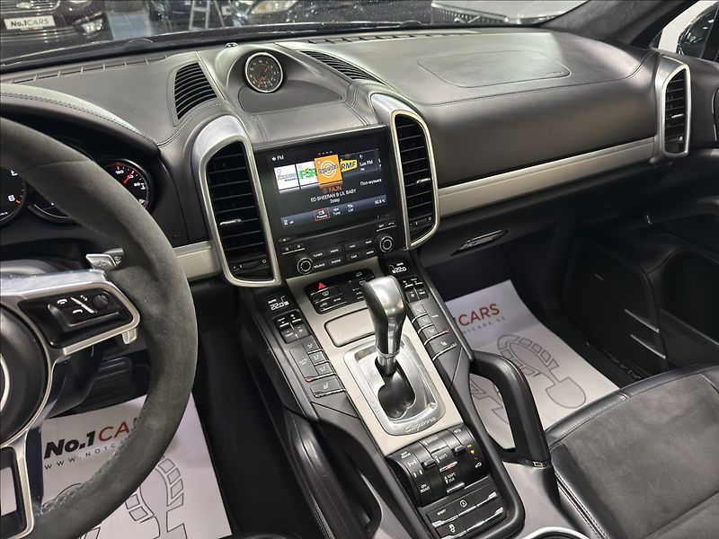 Porsche Cayenne 3,0   D VZDUCH PANO BOSE 360 - fotka 14 z 44