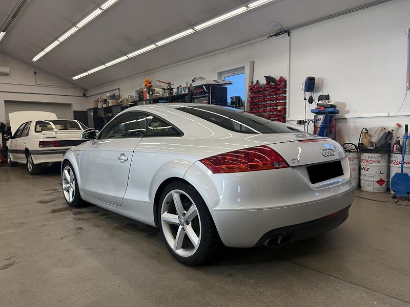 Audi TT S-line 1.8 TFSI 118 kW - fotka 6 z 19