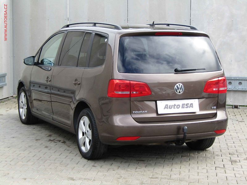 Volkswagen Touran (2011) 1.4 TSi, AC, výhřev sed - fotka 6 z 20