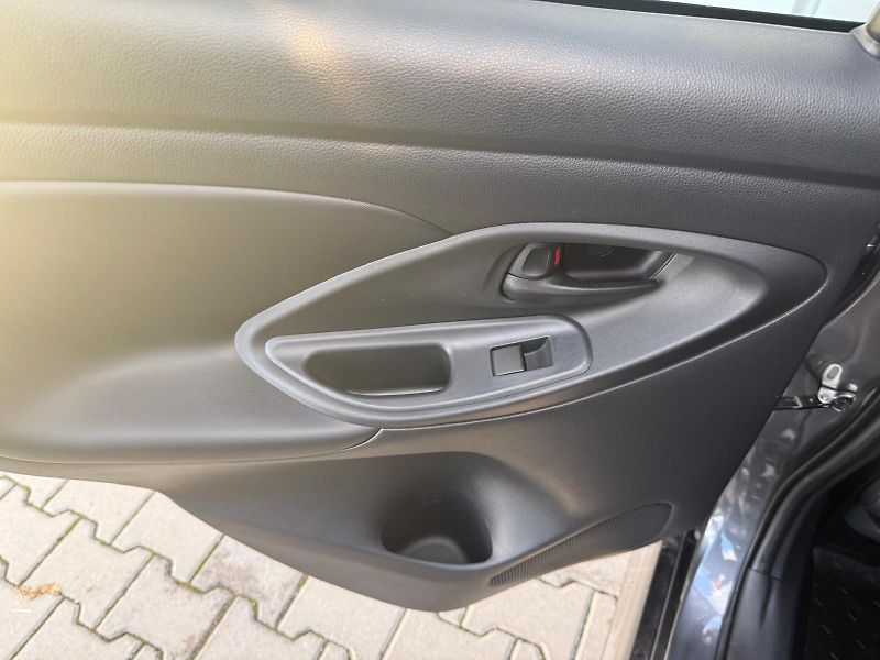 Toyota Yaris 1.5 Dynamic Force Style AT - fotka 22 z 26