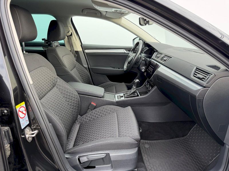 Škoda Superb (2022) 2.0 TDI 110kW DSG Business - fotka 30 z 35