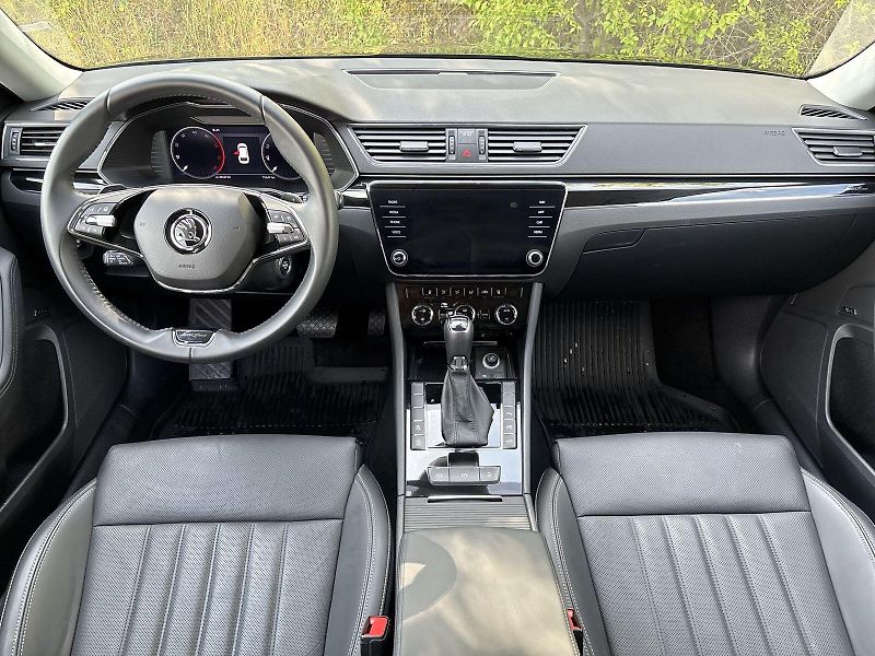 Škoda Superb (2023) Combi 2.0 TDI DSG L&K - fotka 5 z 33