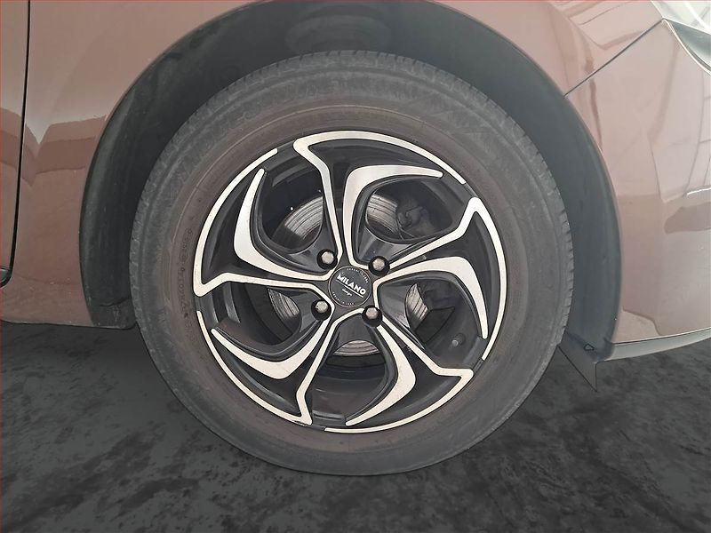 Renault Clio (2015) 1.2 16V, Tempomat - fotka 15 z 17
