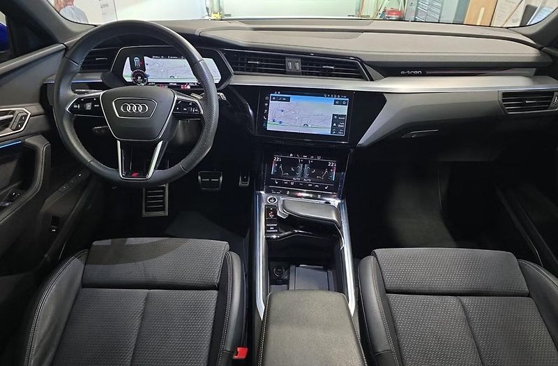 Audi Q8 e-tron 55 Q S-Line 360k Pano Tažné - fotka 12 z 26