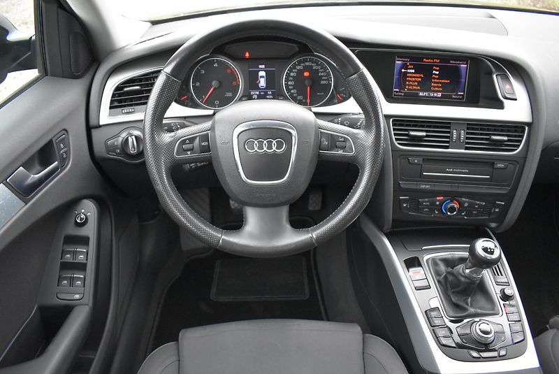 Audi A4 2,0 TDI S-LINE,NAVI,SERVISKA - fotka 18 z 18
