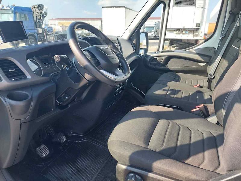 Iveco Ostatní 35S18 L4H2 Pojízdná dílna - fotka 26 z 42