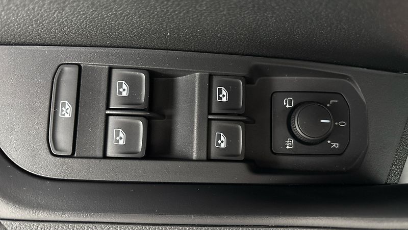Škoda Karoq 1.5 TSI DSG Sportline - fotka 21 z 26