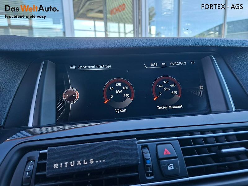 BMW Řada 5 (2015) 535D XDRIVE,230kW - fotka 24 z 33