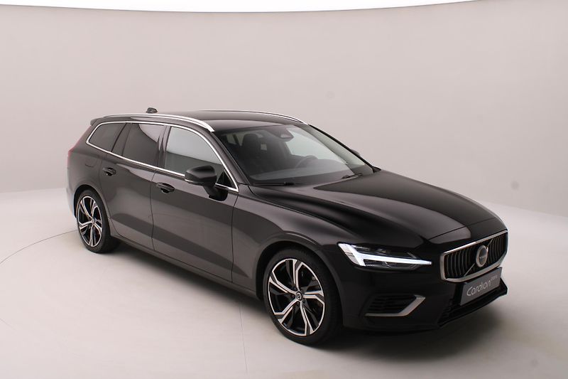 Volvo V60 T6 AWD RECHARGE CORE REZERVACE - fotka 16 z 45