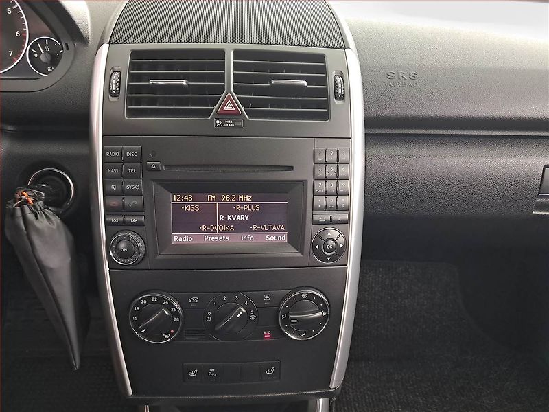 Mercedes-Benz Třídy A (2011) A 160, Automat, Navi, Tempomat - fotka 12 z 15