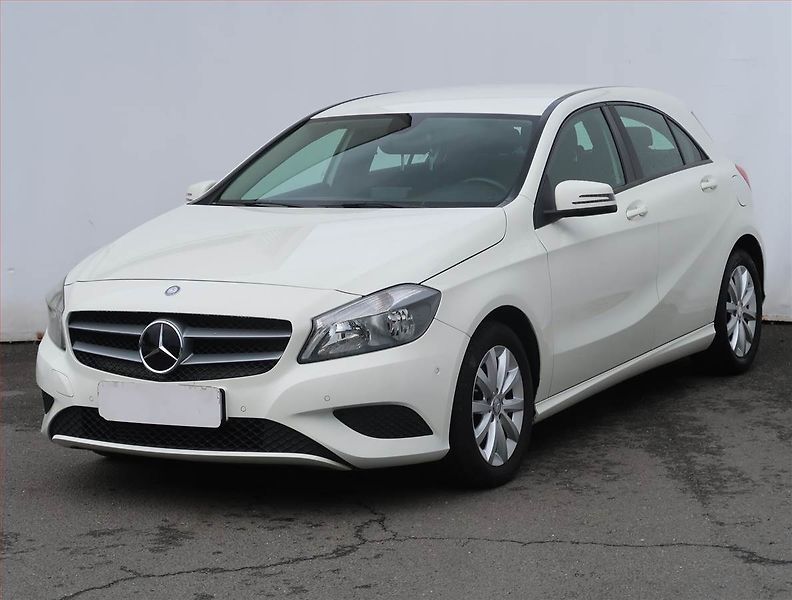 Mercedes-Benz Třídy A (2015) A 180 d, Park. senzory - fotka 2 z 18