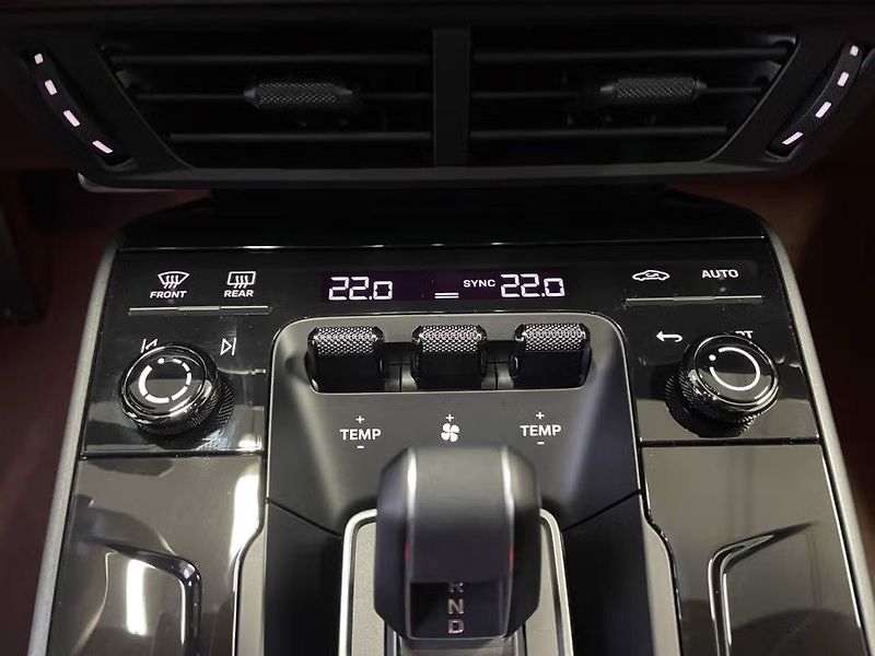 Porsche 911 (2026) Carrera 4S Lift InnoDrive BOSE - fotka 17 z 21