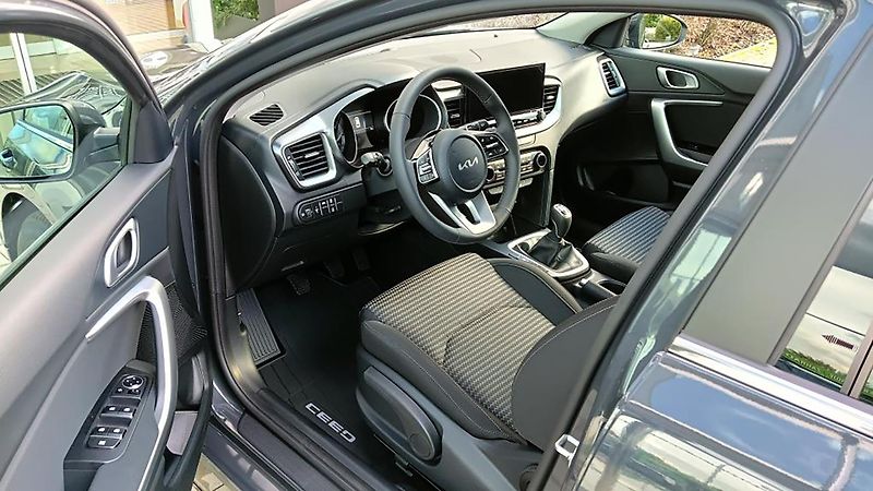 Kia Ceed SW (2024) 1.5 T-GDi GPF TOP - fotka 5 z 7