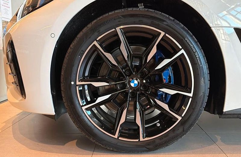 BMW i4 M60 xDrive GC 360k Střešní ok. - fotka 22 z 22