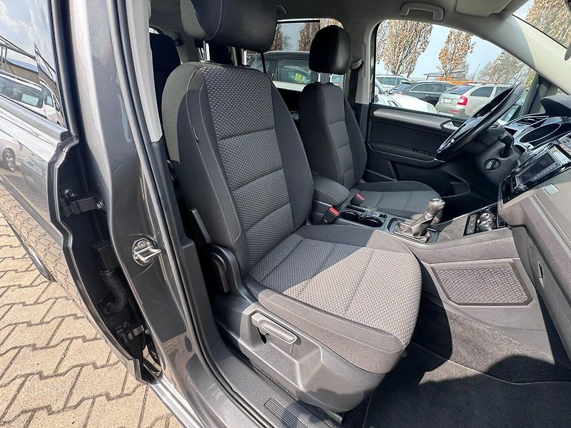 Volkswagen Touran (2016) 7X 2,0 TDI 110 KW 2 MAJ TAŽNÉ - fotka 36 z 50